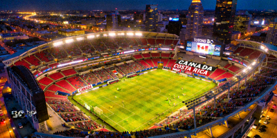 2026世界杯加拿大对阵哥斯达黎加的比赛场地多伦多BMO球场航拍夜景